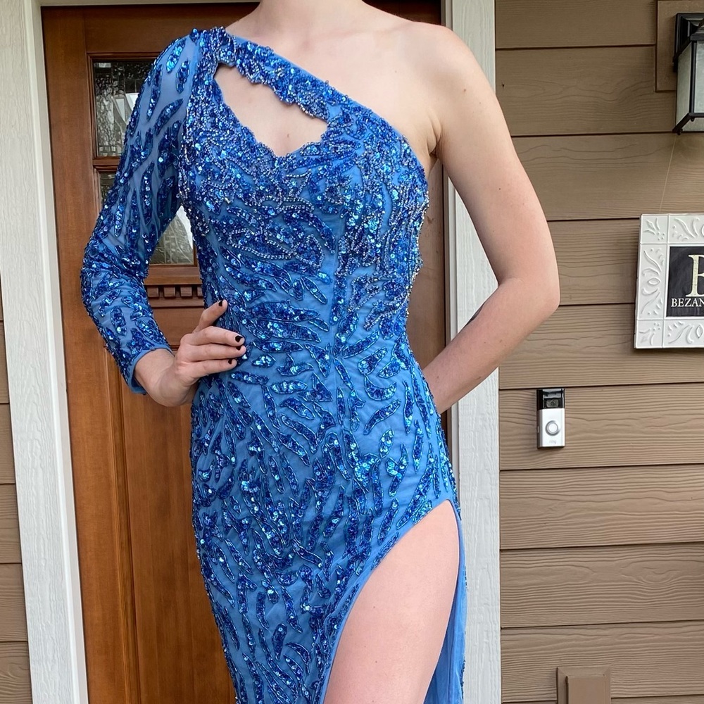 BRAND NEW Sherri Hill Gown, size 2. Model is 5’10” in 4 inch heels. Dusty blue.